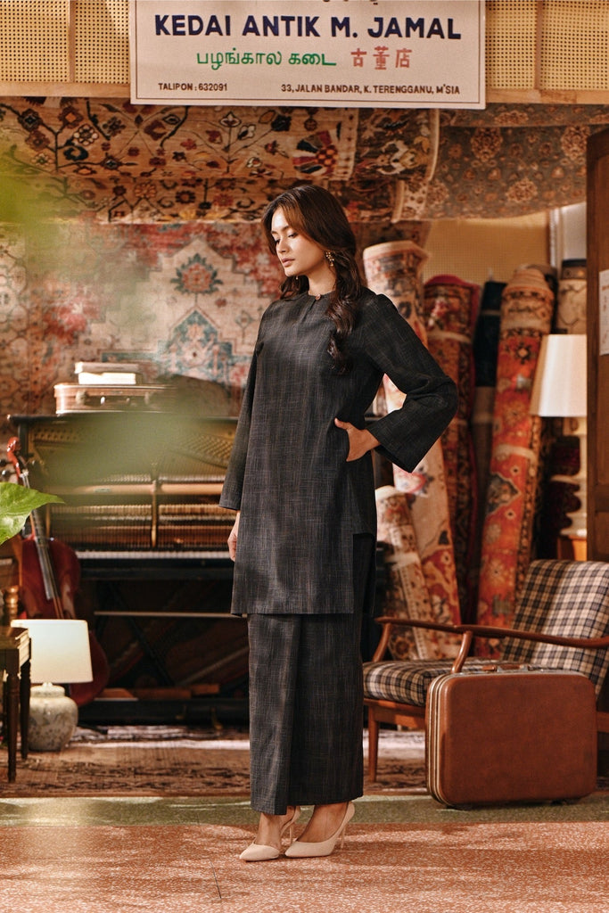 The Akar Kita Women Kurung Riau Top - Nature Black