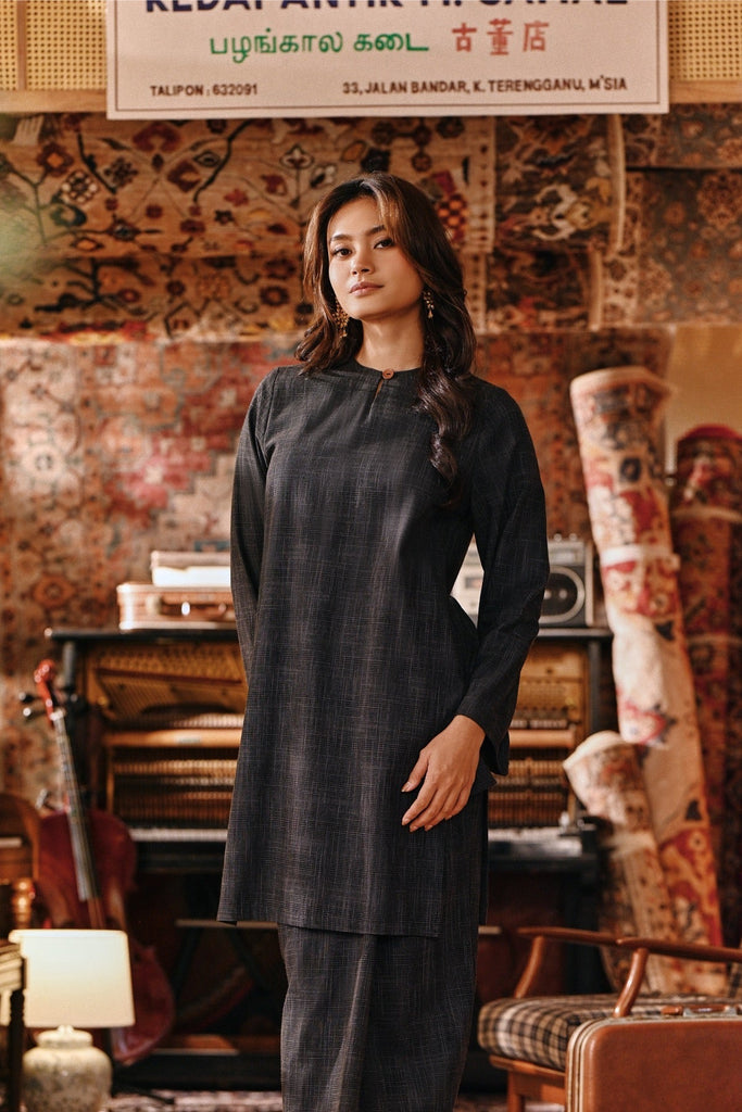The Akar Kita Women Kurung Riau Top - Nature Black