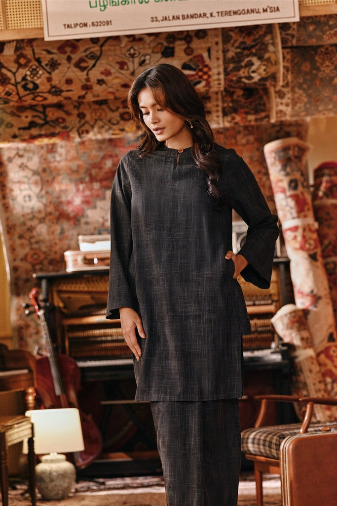 The Akar Kita Women Kurung Riau Top - Nature Black