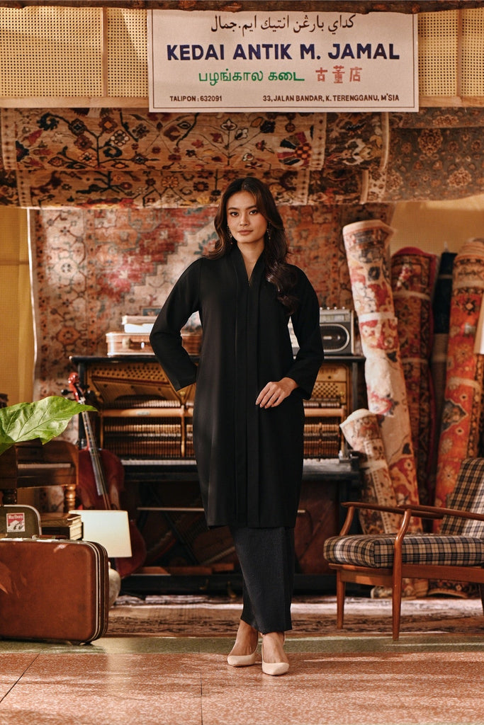 The Akar Kita Women Kebarung Top - Black