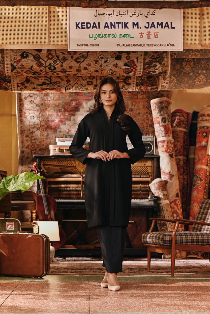 The Akar Kita Women Kebarung Top - Black