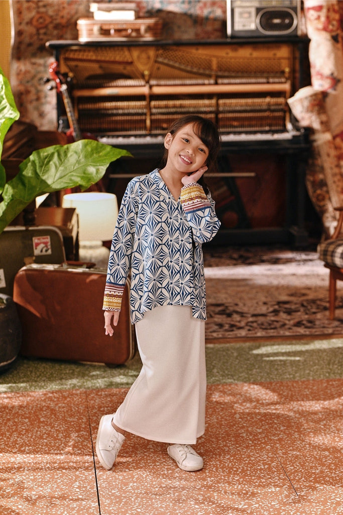 The Akar Kita Folded Skirt - Off White