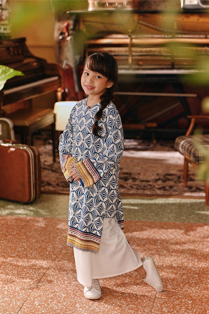 The Akar Kita Folded Skirt - Off White