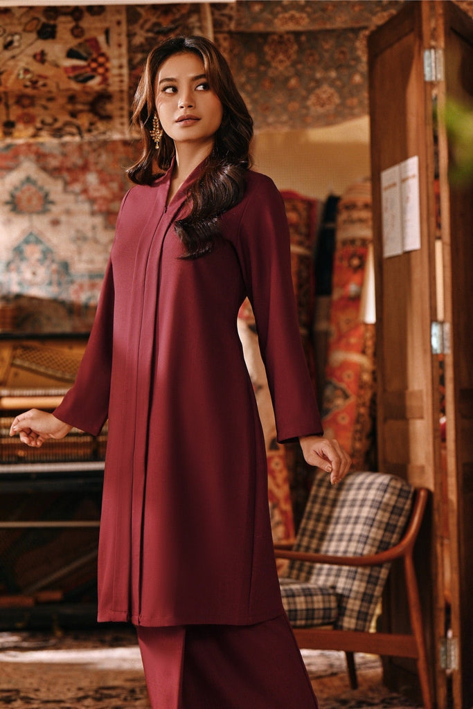 The Akar Kita Women Kebarung Top - Burgundy
