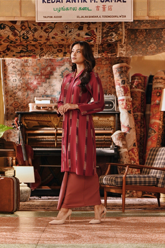 The Akar Kita Women Folded Skirt - Dark Mauve