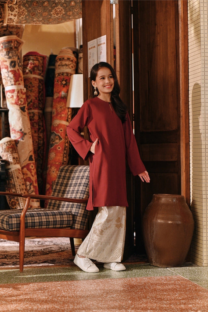 The Akar Kita Kurung Riau Top - Maroon Dust
