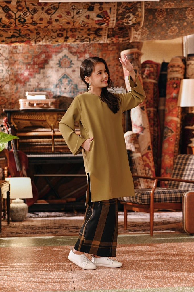 The Akar Kita Kurung Riau Top - Butter Olive