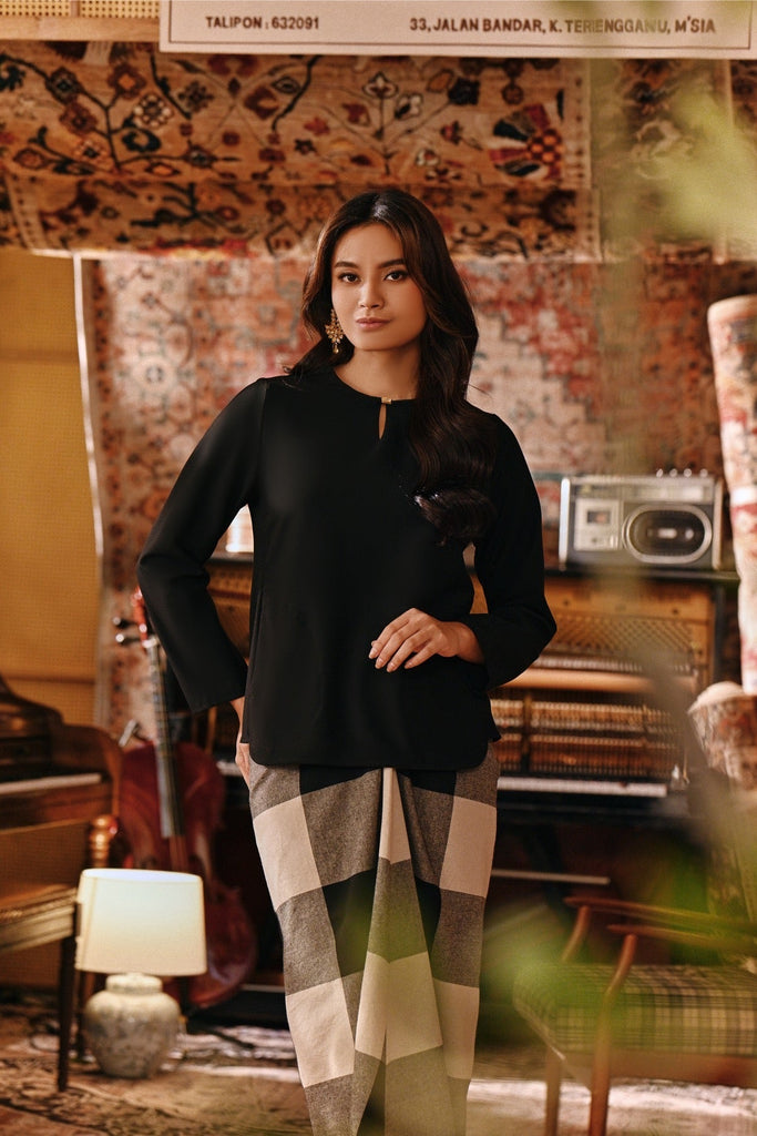 The Akar Kita Women Kedah Blouse Top - Black