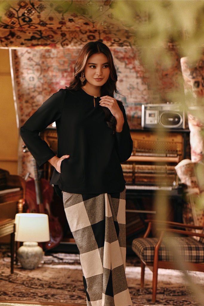 The Akar Kita Women Kedah Blouse Top - Black