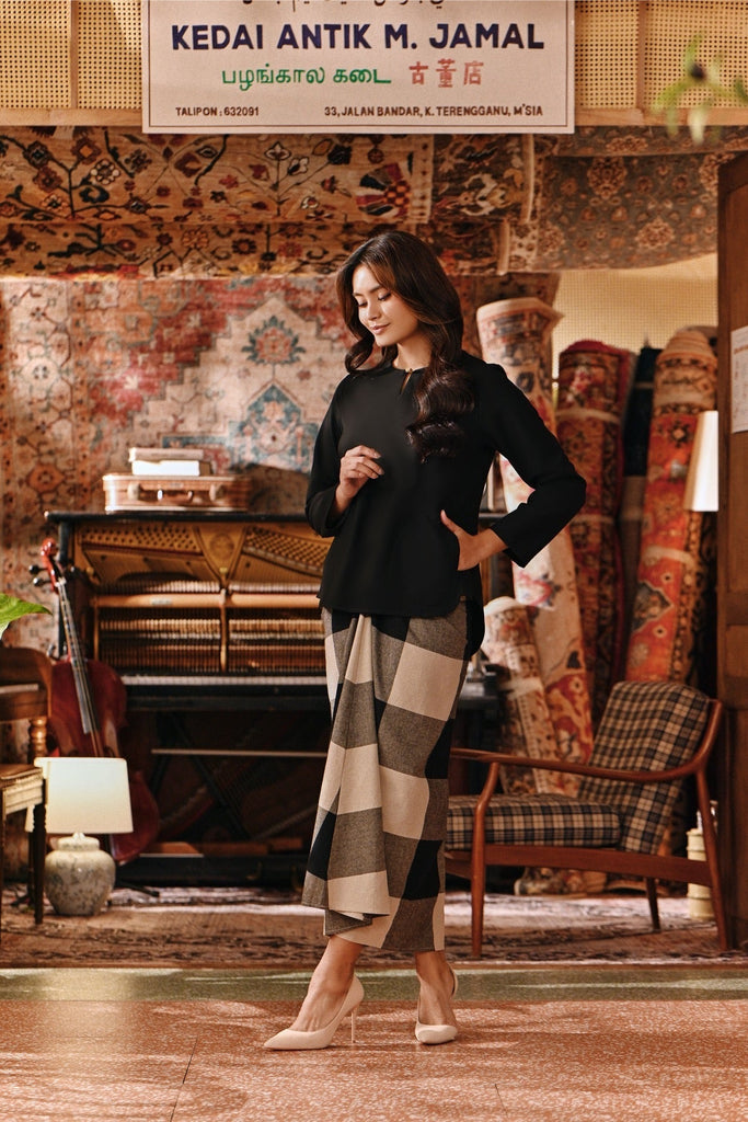 The Akar Kita Women Kedah Blouse Top - Black