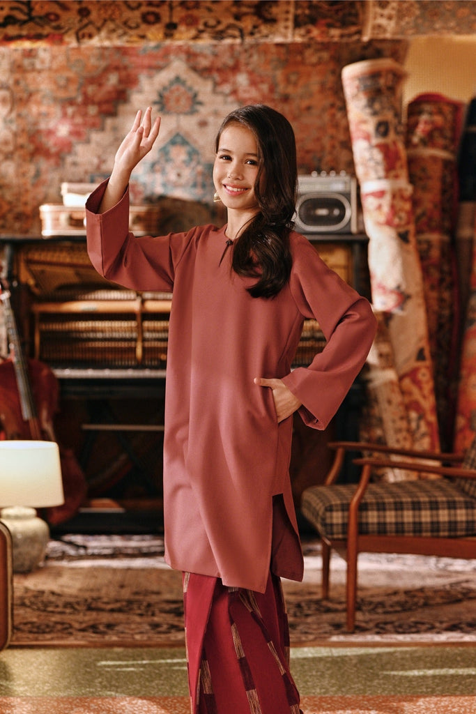 The Akar Kita Kurung Riau Top - Dark Mauve