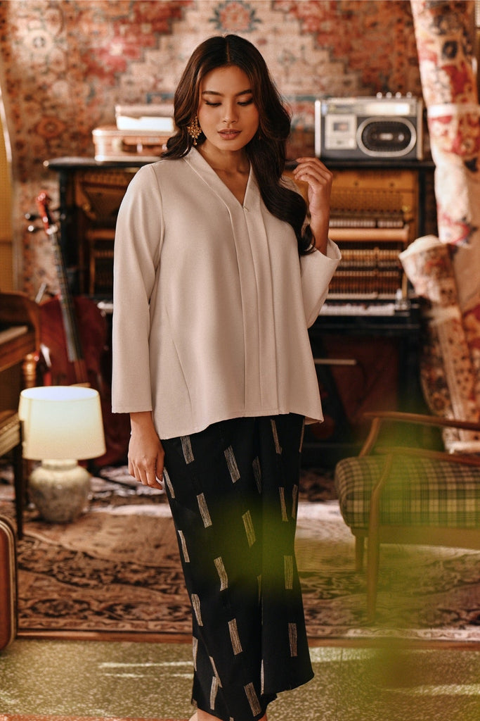 The Akar Kita Women Kebaya Top - Fog Cream