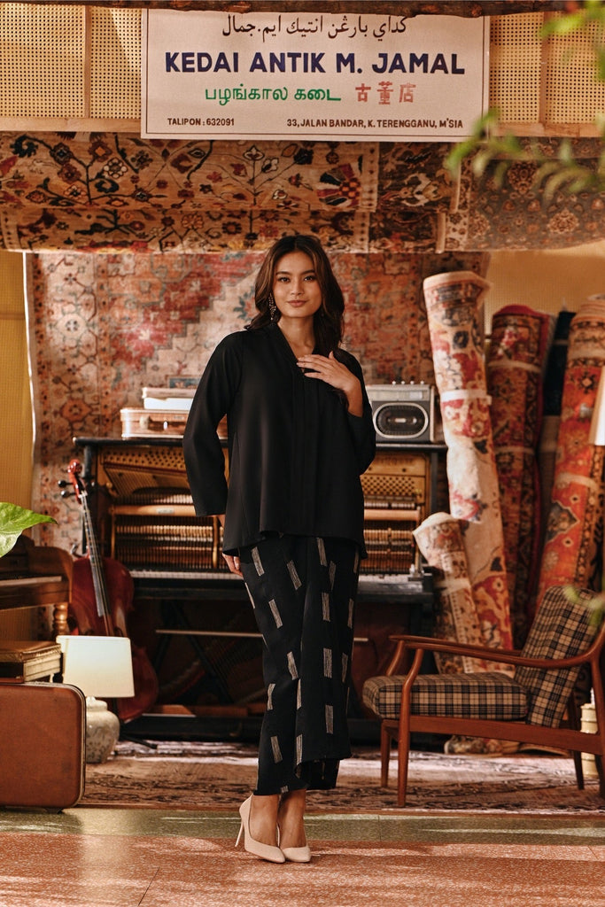The Akar Kita Women Kebaya Top - Black