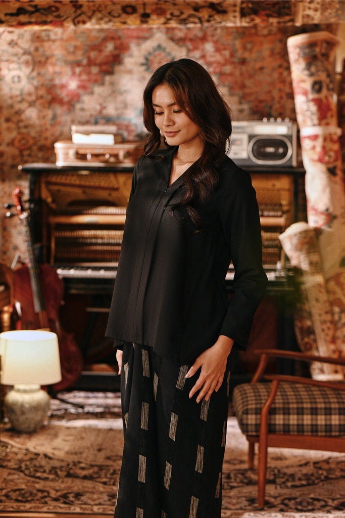 The Akar Kita Women Kebaya Top - Black