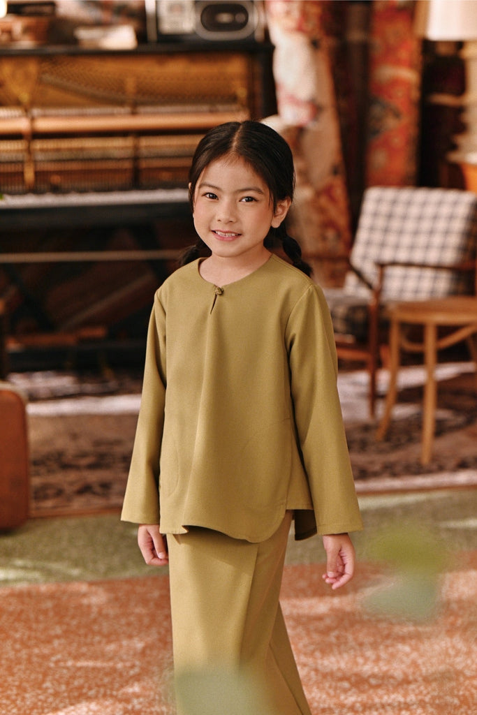 The Akar Kita Kedah Blouse Top - Butter Olive