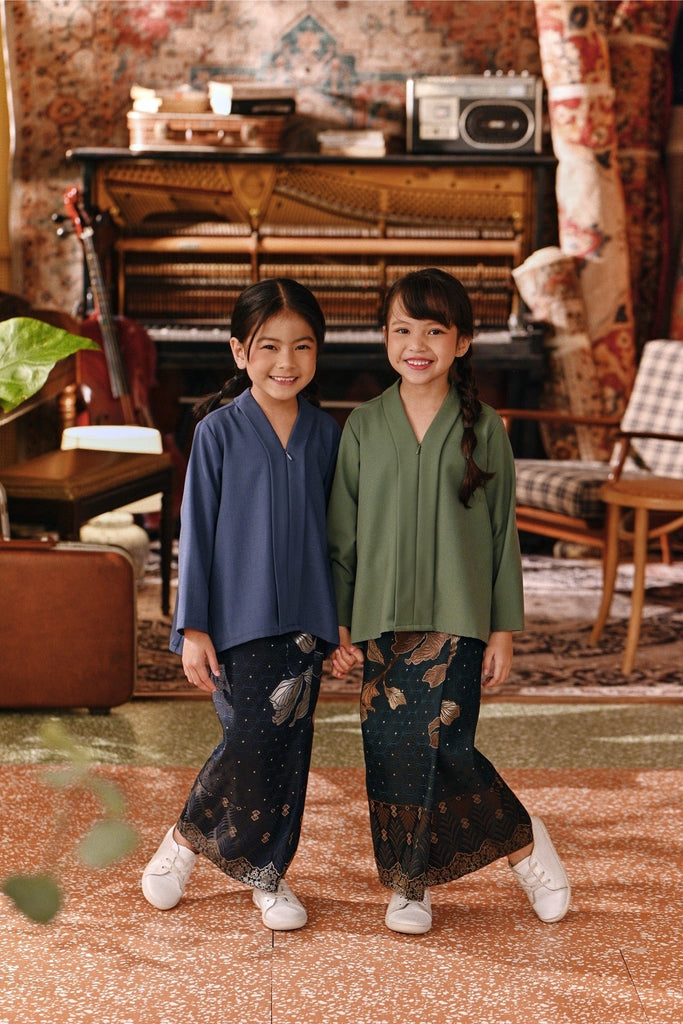 The Akar Kita Kebaya Top - England Blue