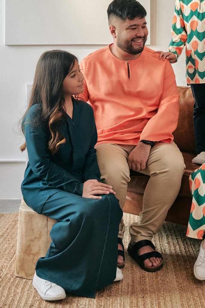 sedondon keluarga baju raya hijau orange