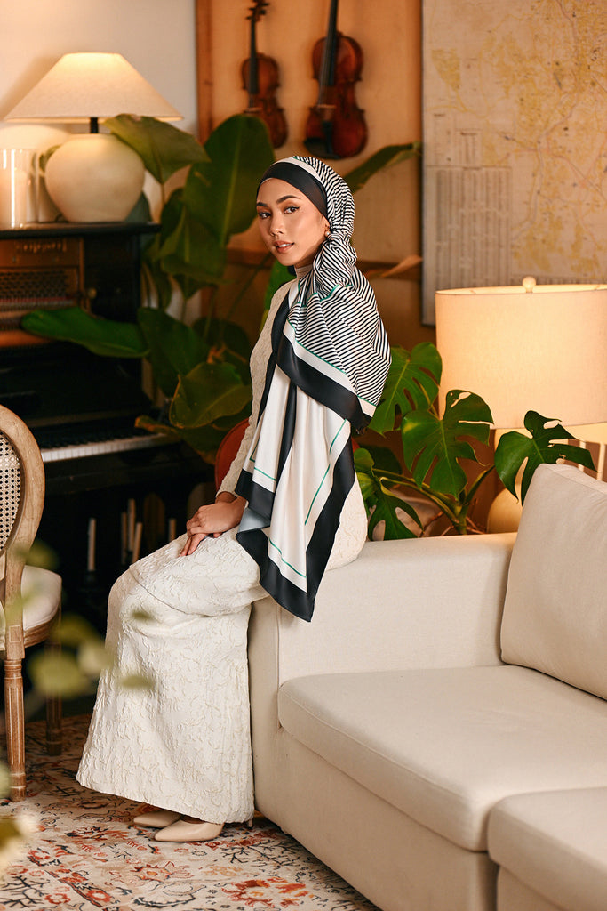 The Glow Women Shawl - Queen Stripe