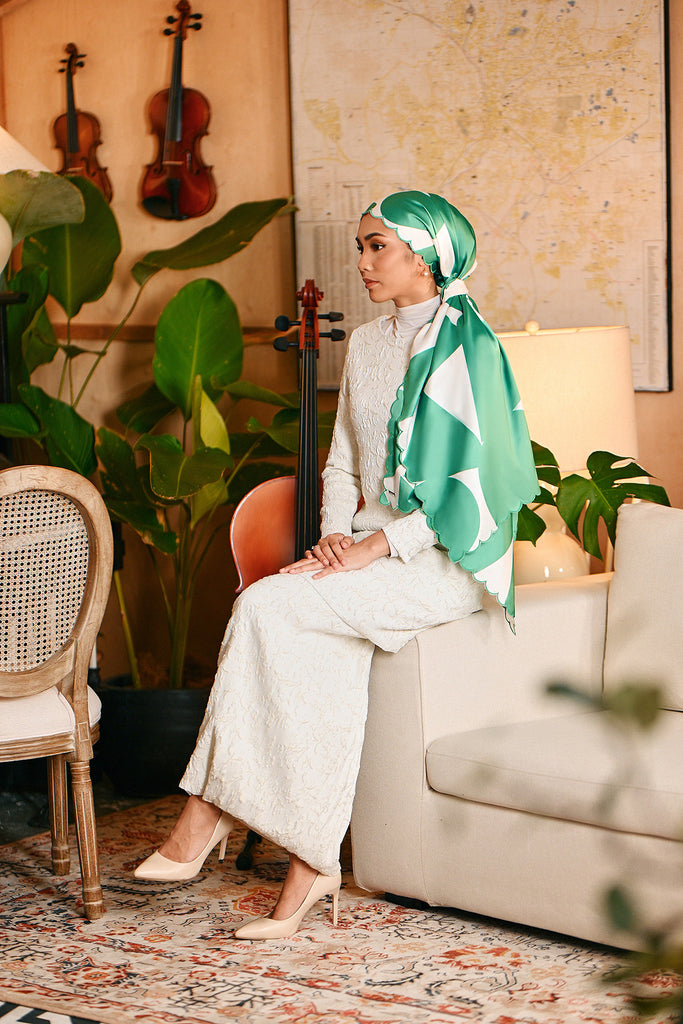 The Glow Women Broderie Shawl - Green Geo