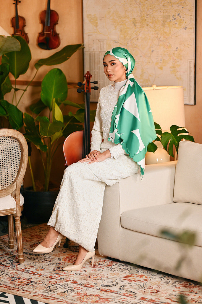 The Glow Women Broderie Shawl - Green Geo