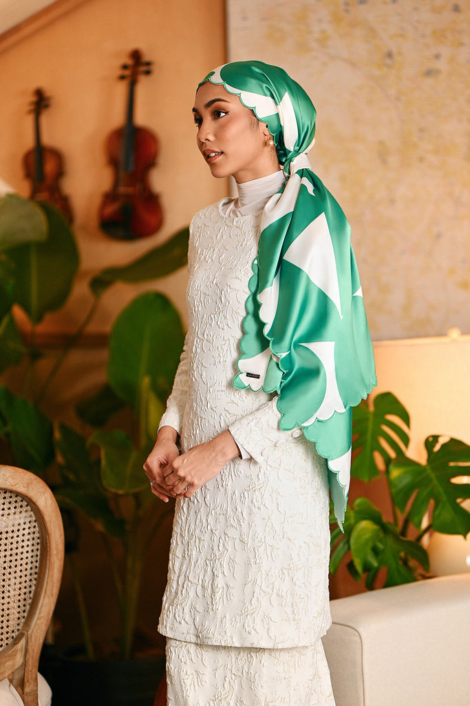 The Glow Women Broderie Shawl - Green Geo