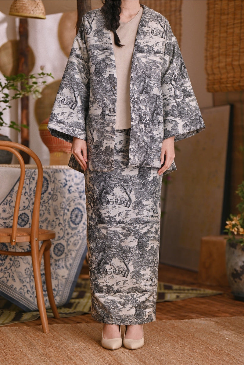 The Hening Women Jacquard Skirt - Black Forest