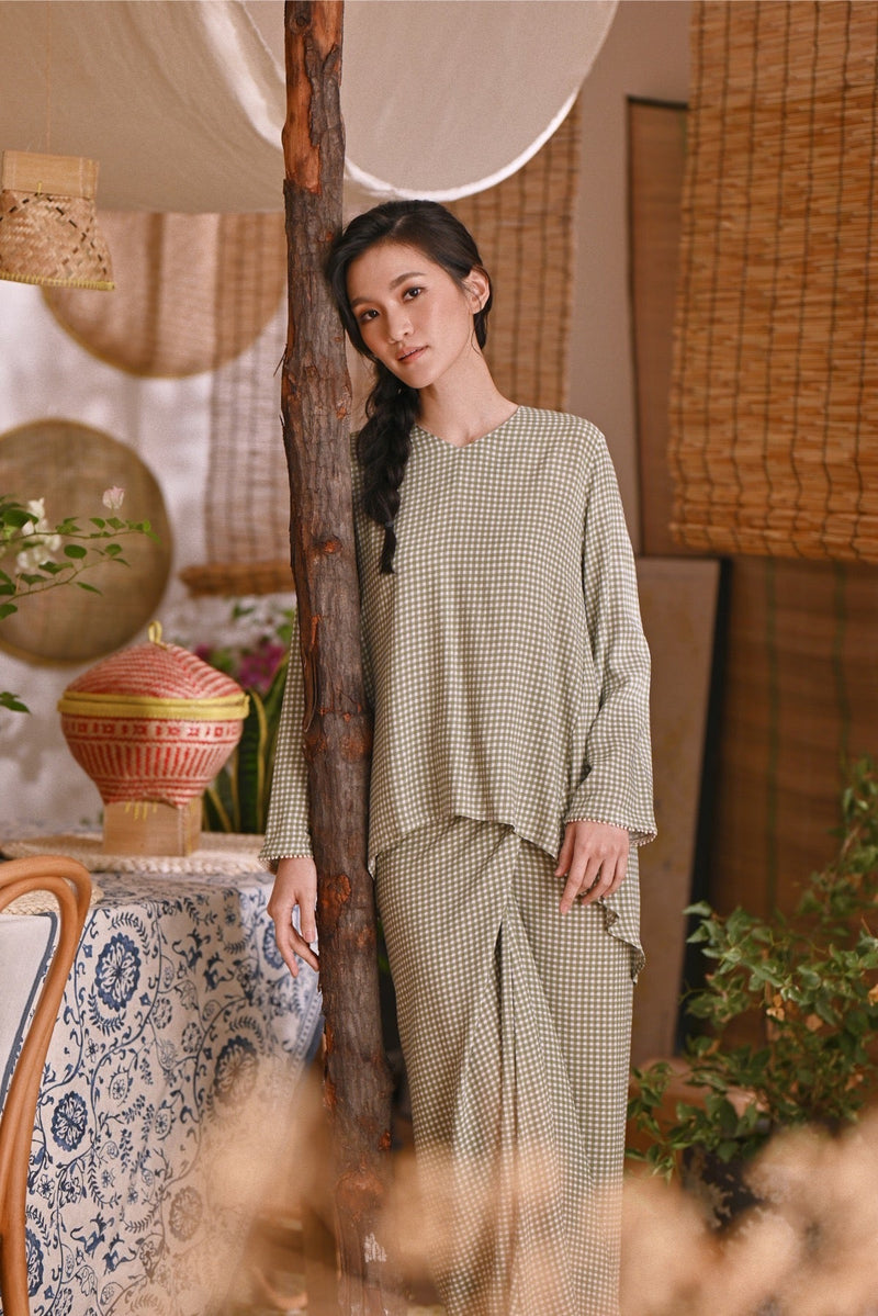 The Hening Women Flare Blouse - Green Checked