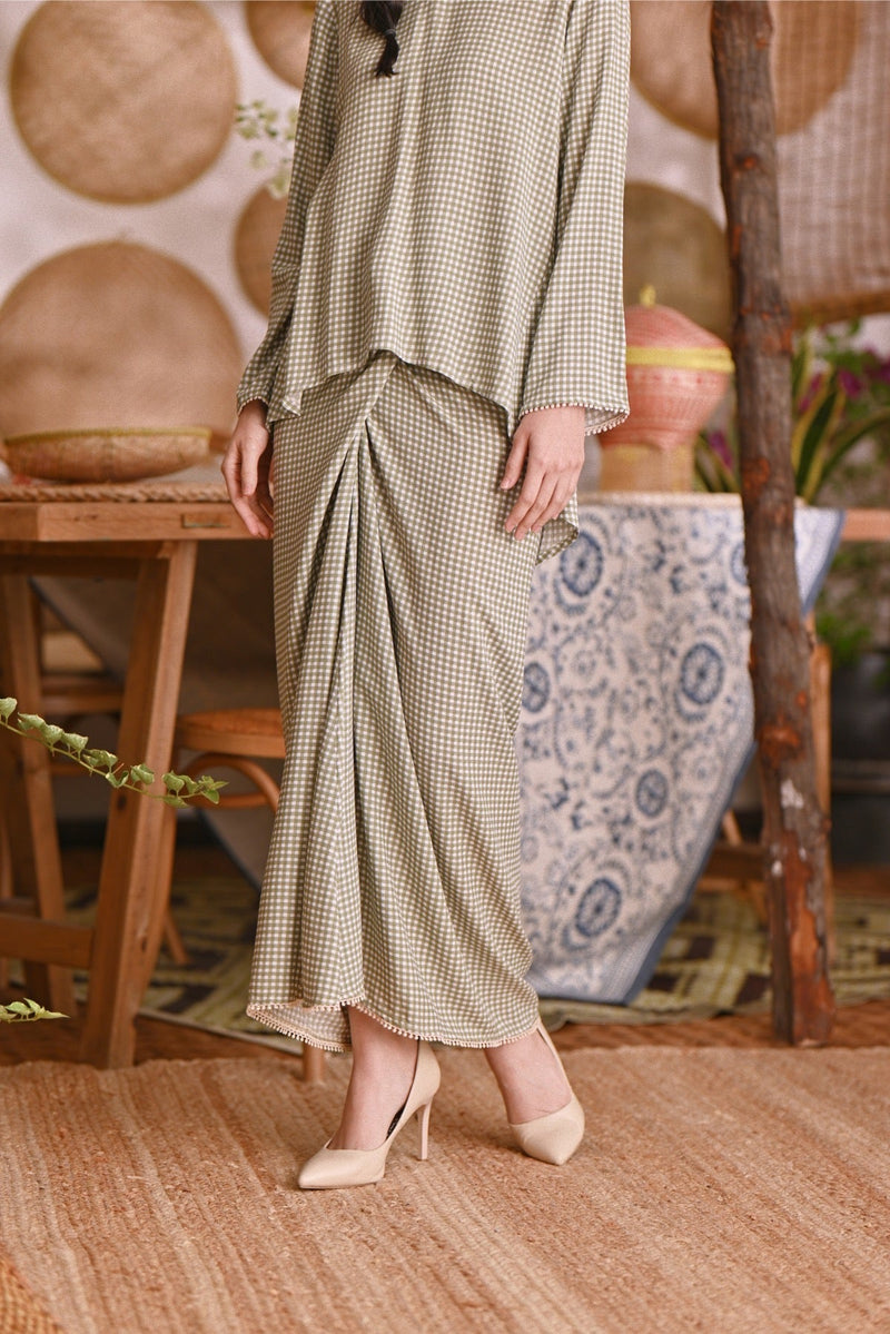 The Hening Women Wrap Skirt - Green Checked