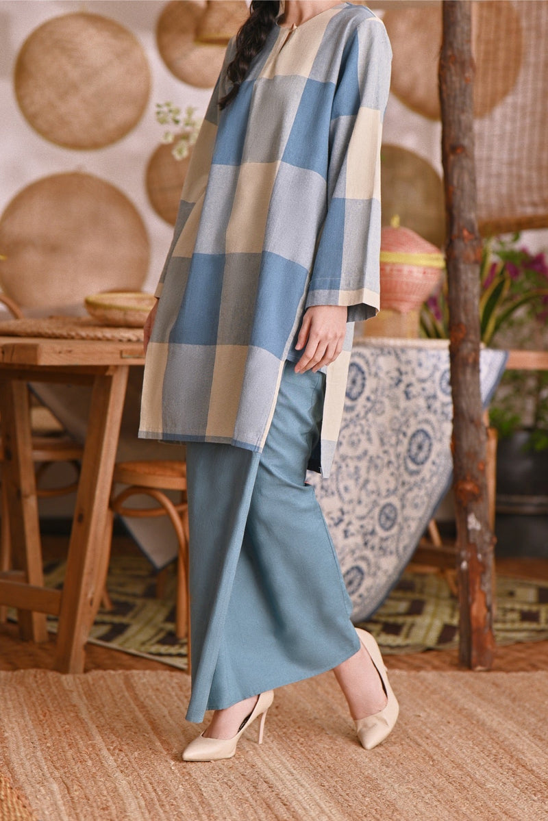 The Hening Women Folded Skirt - Arctic Blue