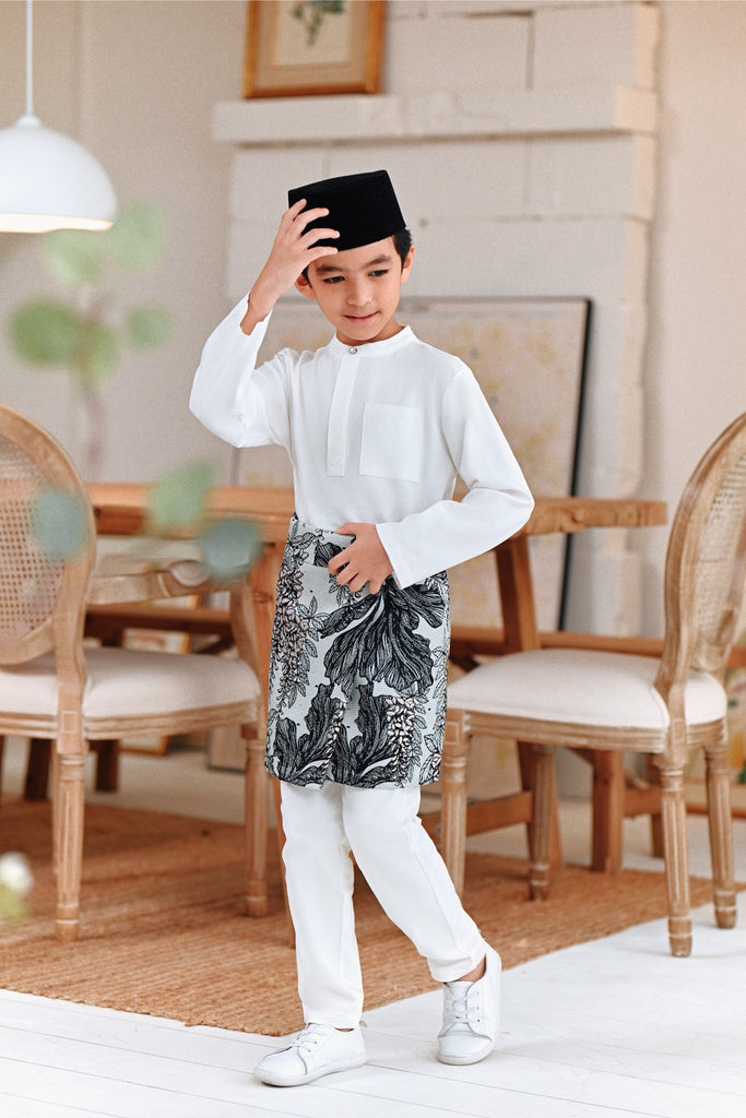 The Perfect Slim Fit Pants - White