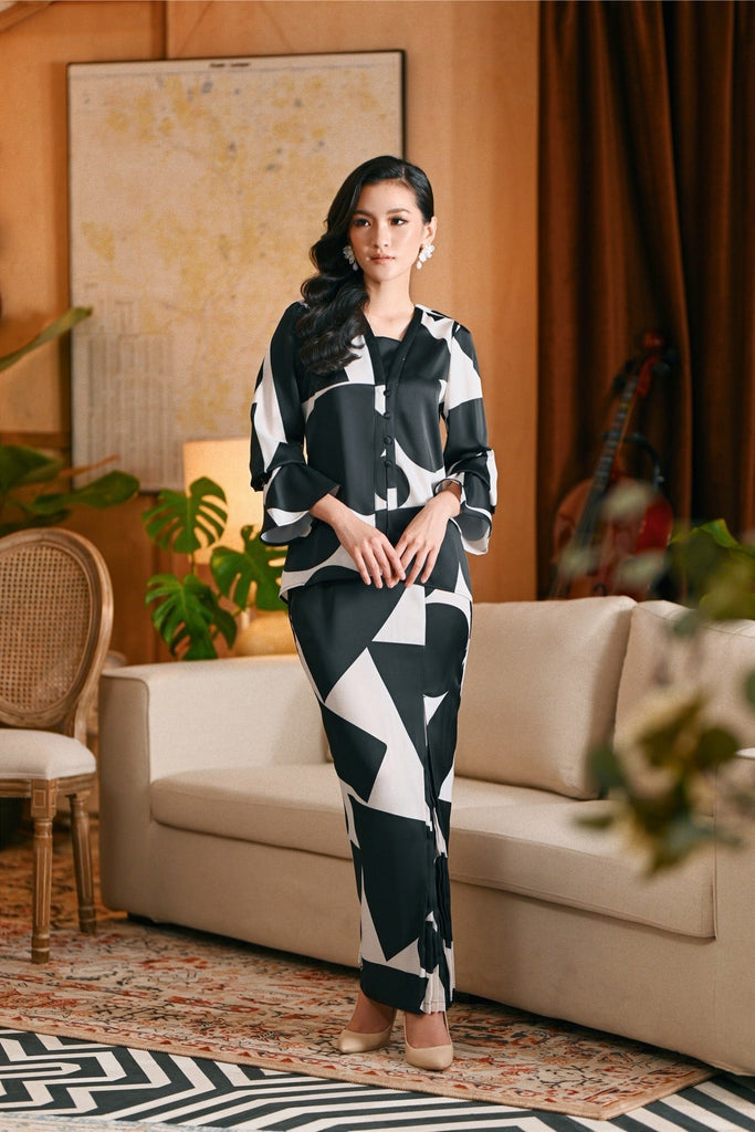 The Glow Women Chic Kebaya Set - Black Geo