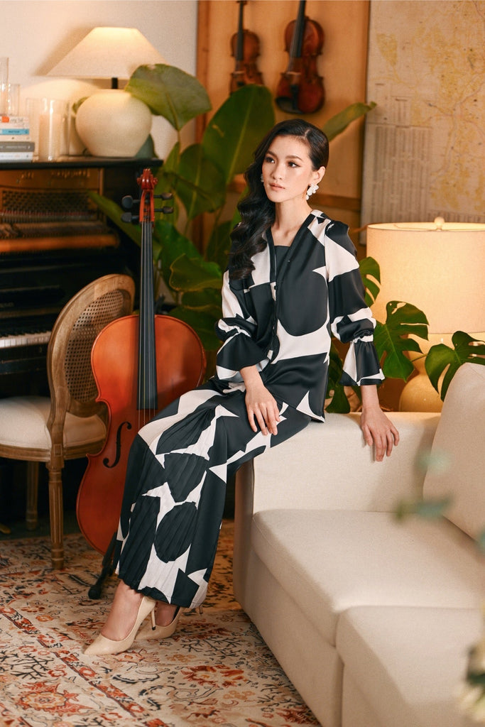 The Glow Women Chic Kebaya Set - Black Geo