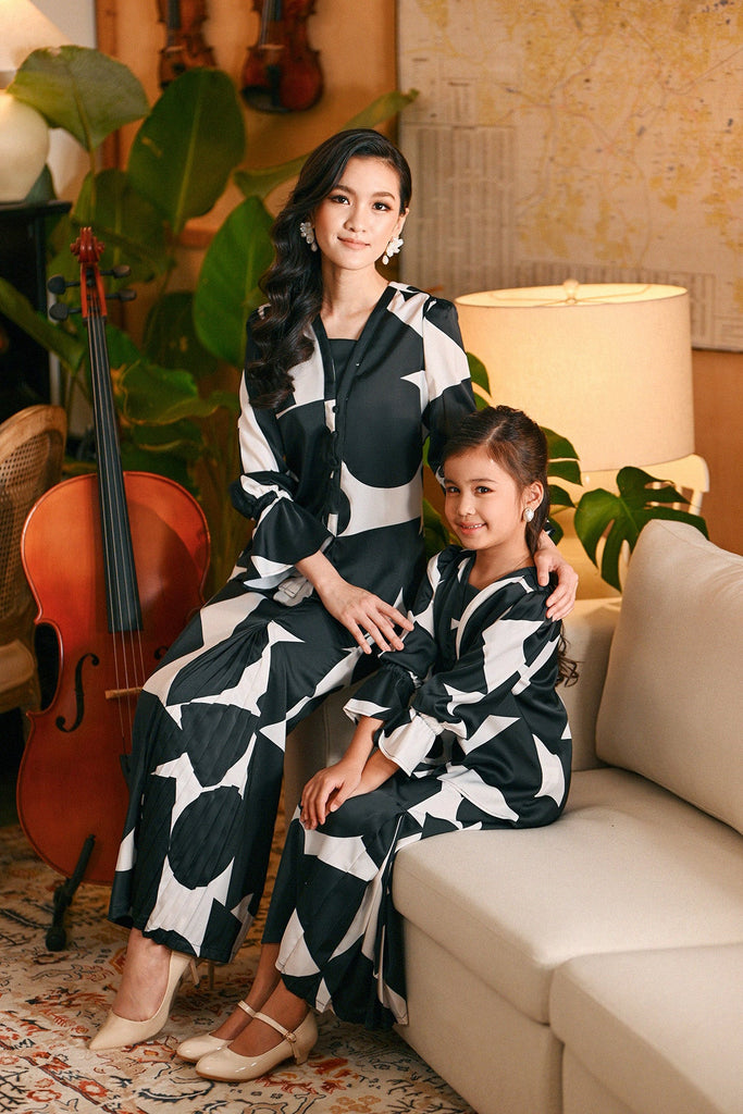 The Glow Chic Kebaya Set - Black Geo