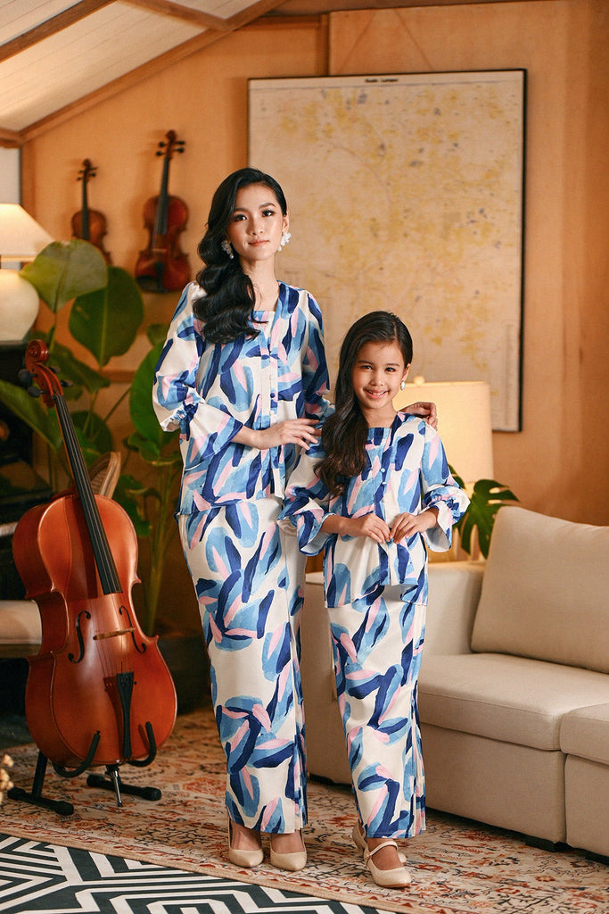 The Glow Women Chic Kebaya Set - Dreamers