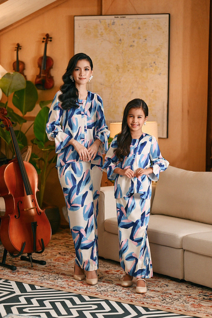 The Glow Women Chic Kebaya Set - Dreamers