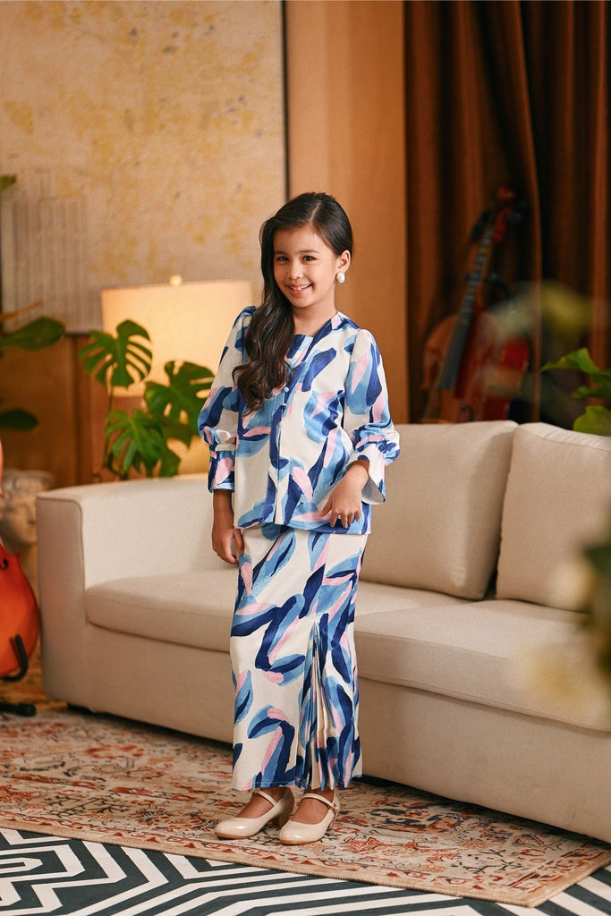 The Glow Chic Kebaya Set - Dreamers