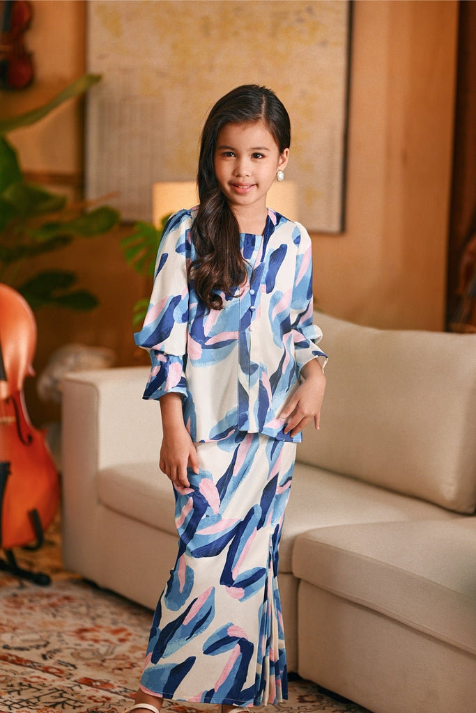 The Glow Chic Kebaya Set - Dreamers