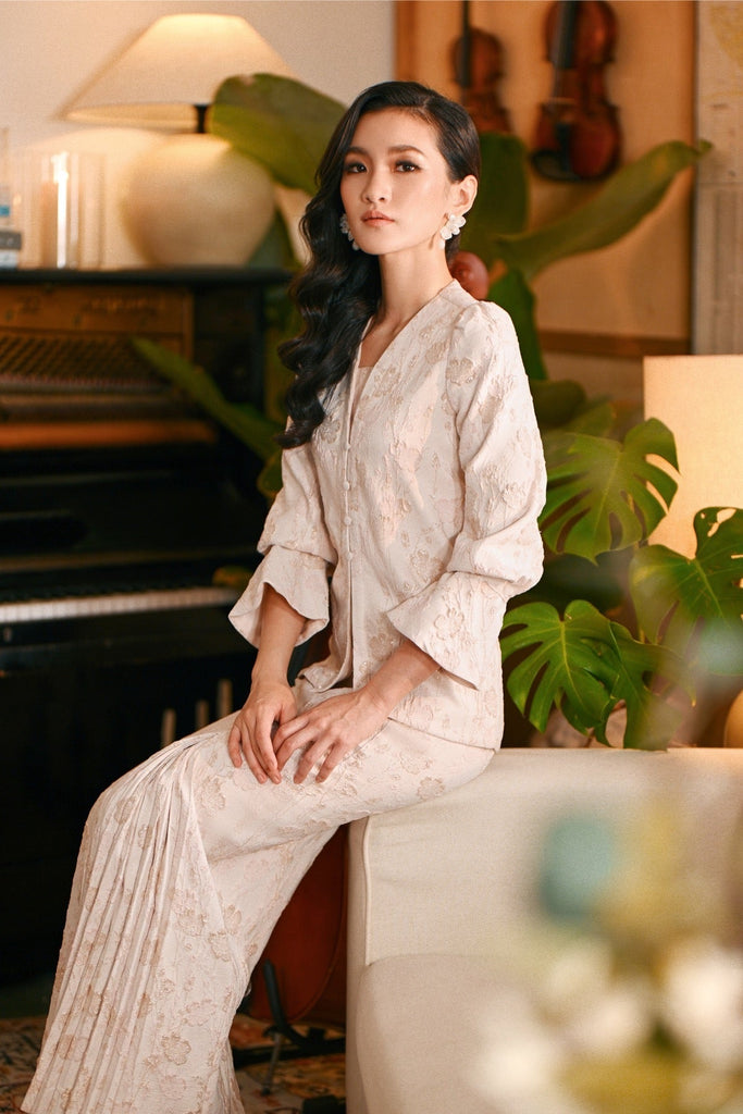 The Glow Women Chic Kebaya Set - Pink Jacquard