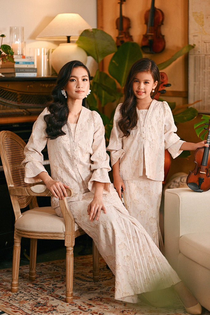 The Glow Women Chic Kebaya Set - Pink Jacquard