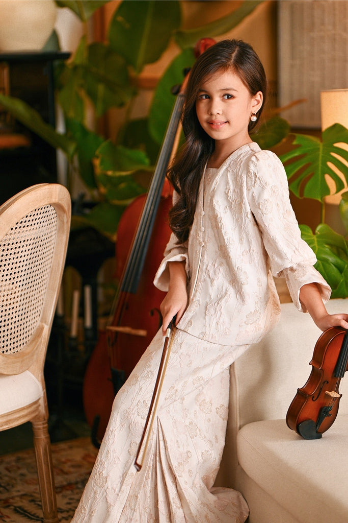 The Glow Chic Kebaya Set - Pink Jacquard