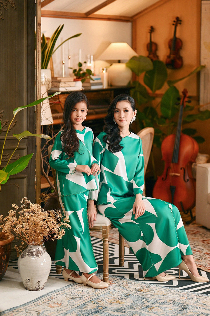 The Glow Demure Kurung Set - Green Geo