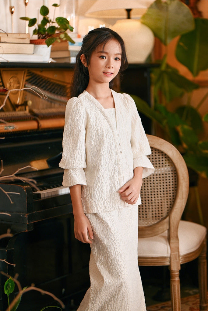 The Glow Chic Kebaya Set - White Jacquard