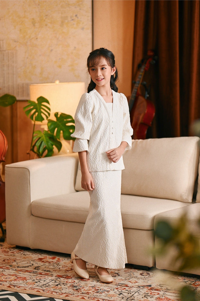 The Glow Chic Kebaya Set - White Jacquard