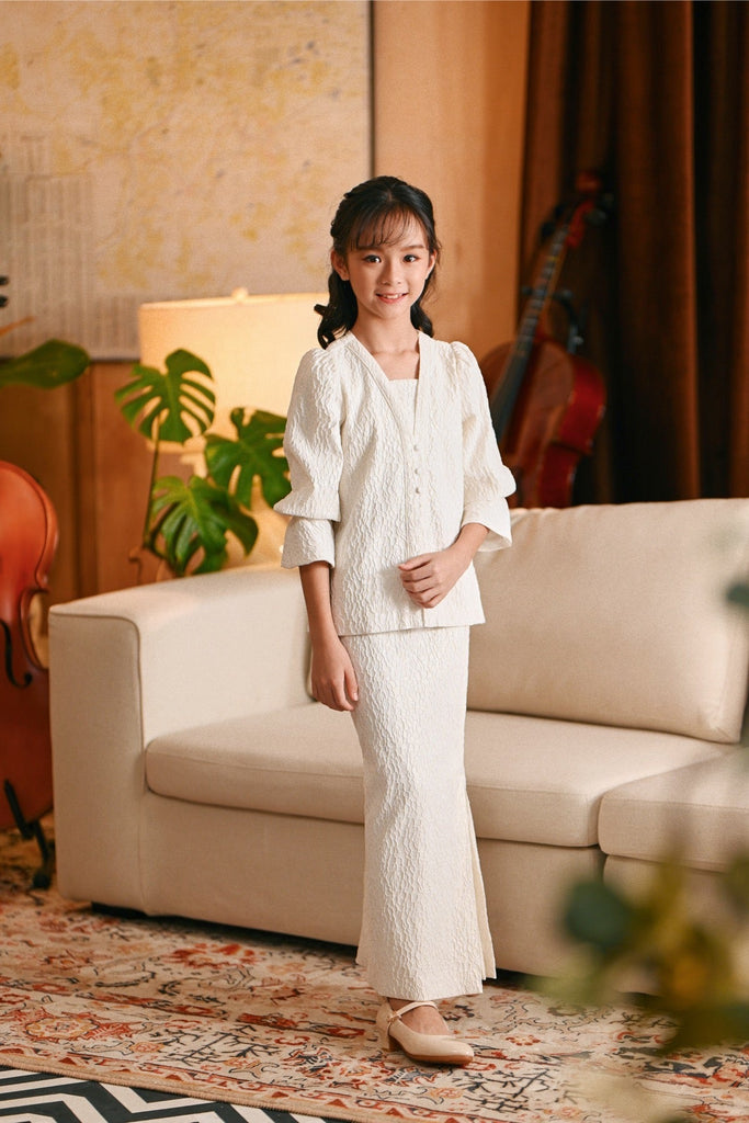 The Glow Chic Kebaya Set - White Jacquard