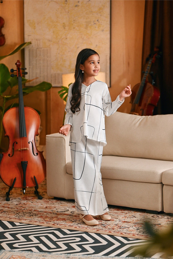 The Glow Grace Kurung Set - Dancers