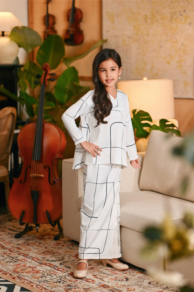 The Glow Grace Kurung Set - Dancers