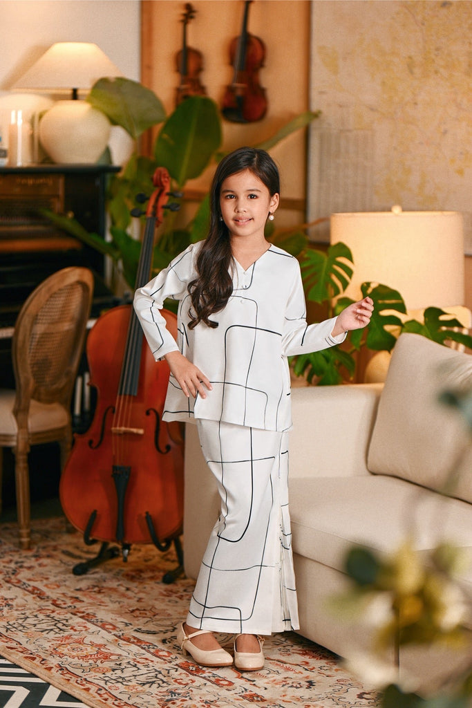 The Glow Grace Kurung Set - Dancers