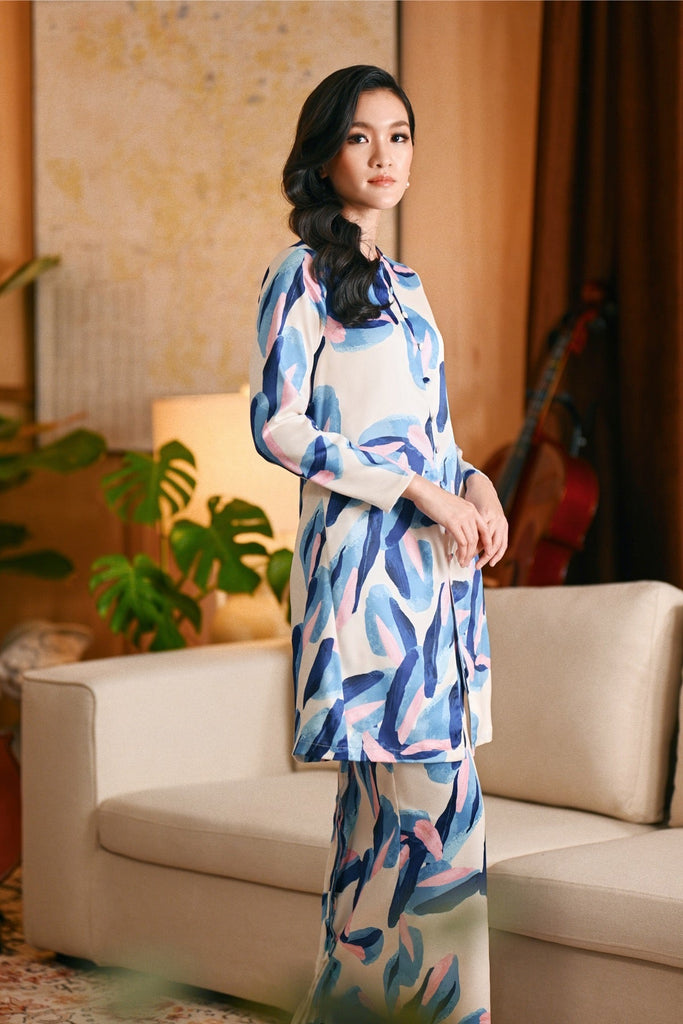 The Glow Women Elite Kurung Set - Dreamers