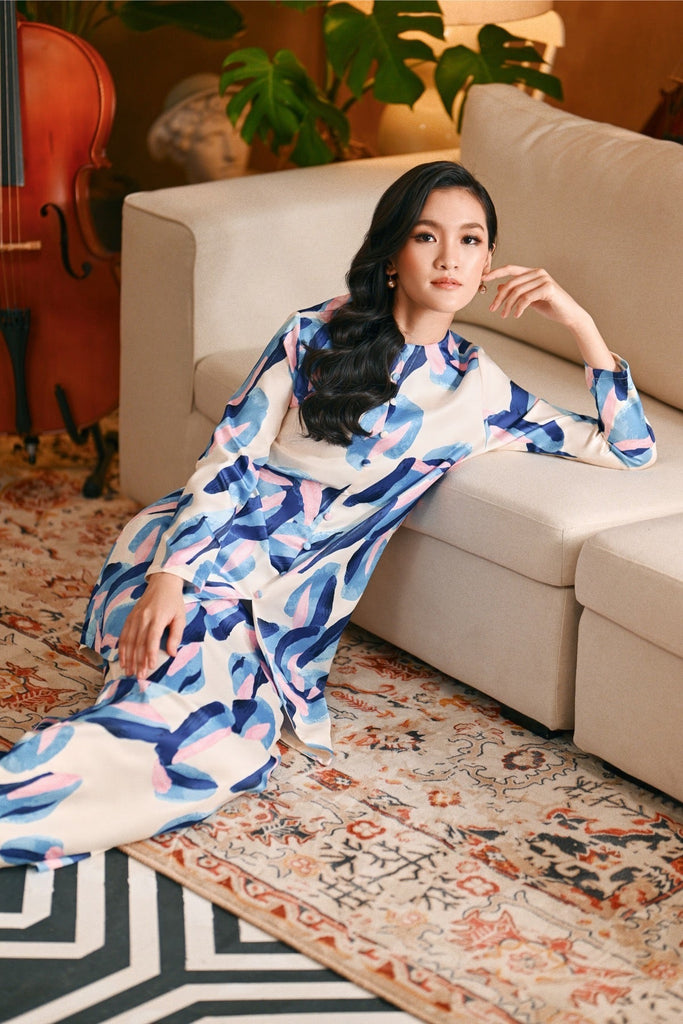 The Glow Women Elite Kurung Set - Dreamers