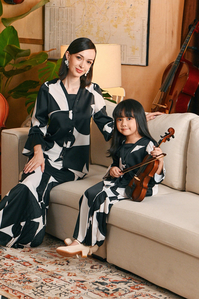 The Glow Chic Kebaya Set - Black Geo
